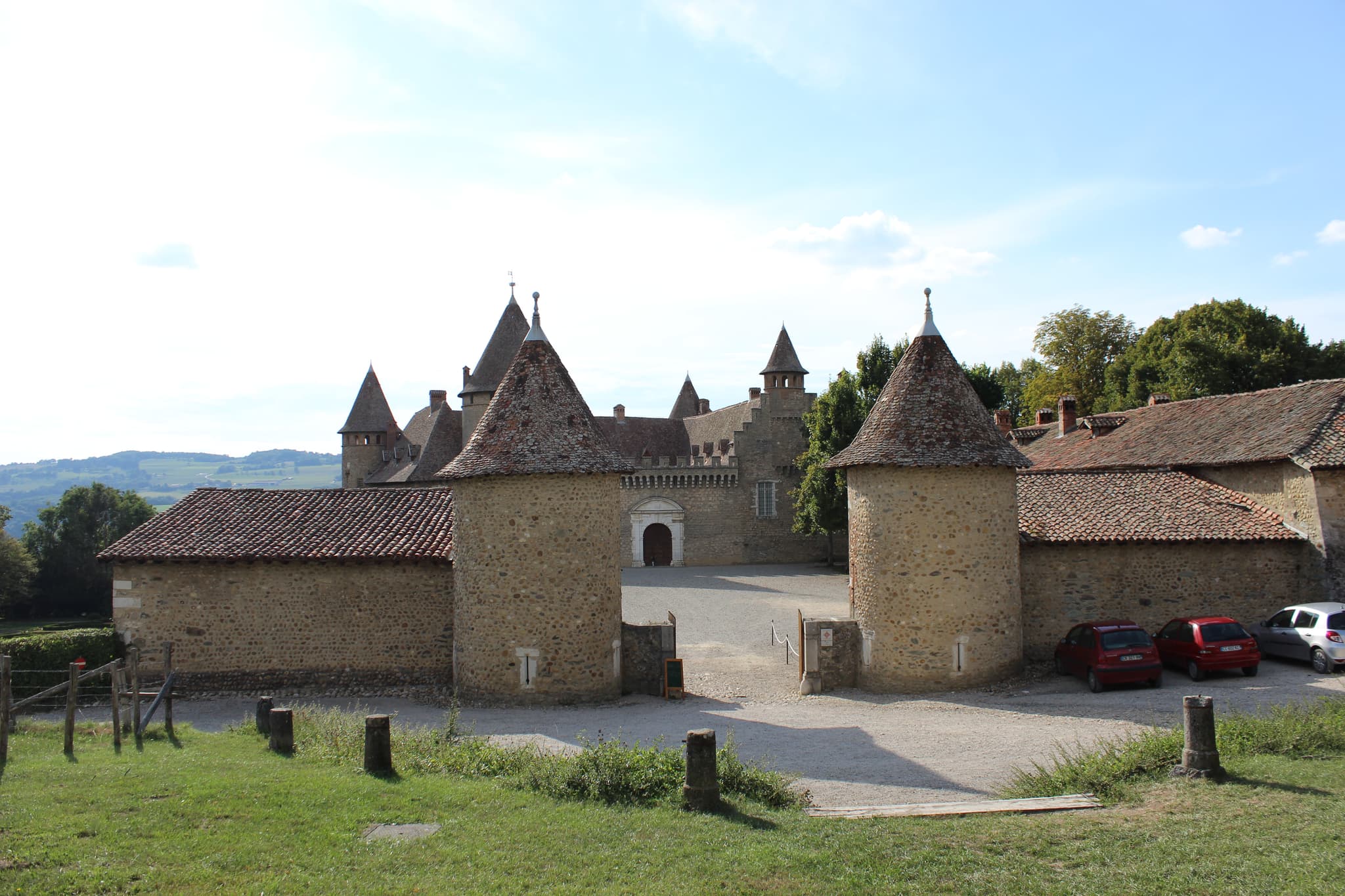 Château de Virieu — château à Virieu, Isère, intérieur, inscrit mh