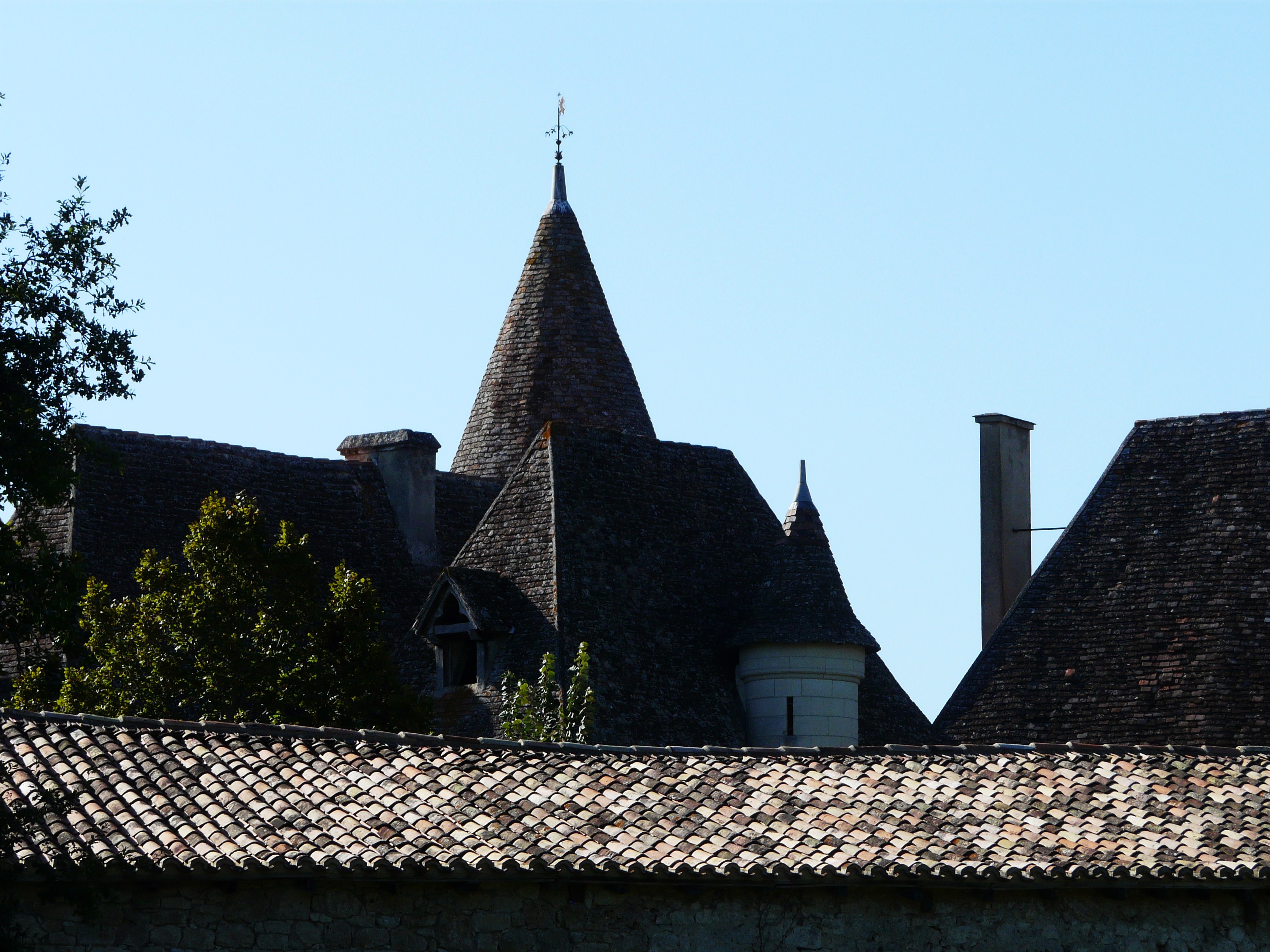 Château de Bridoire — château à Ribagnac, Dordogne, vue de nuit, classé mh
