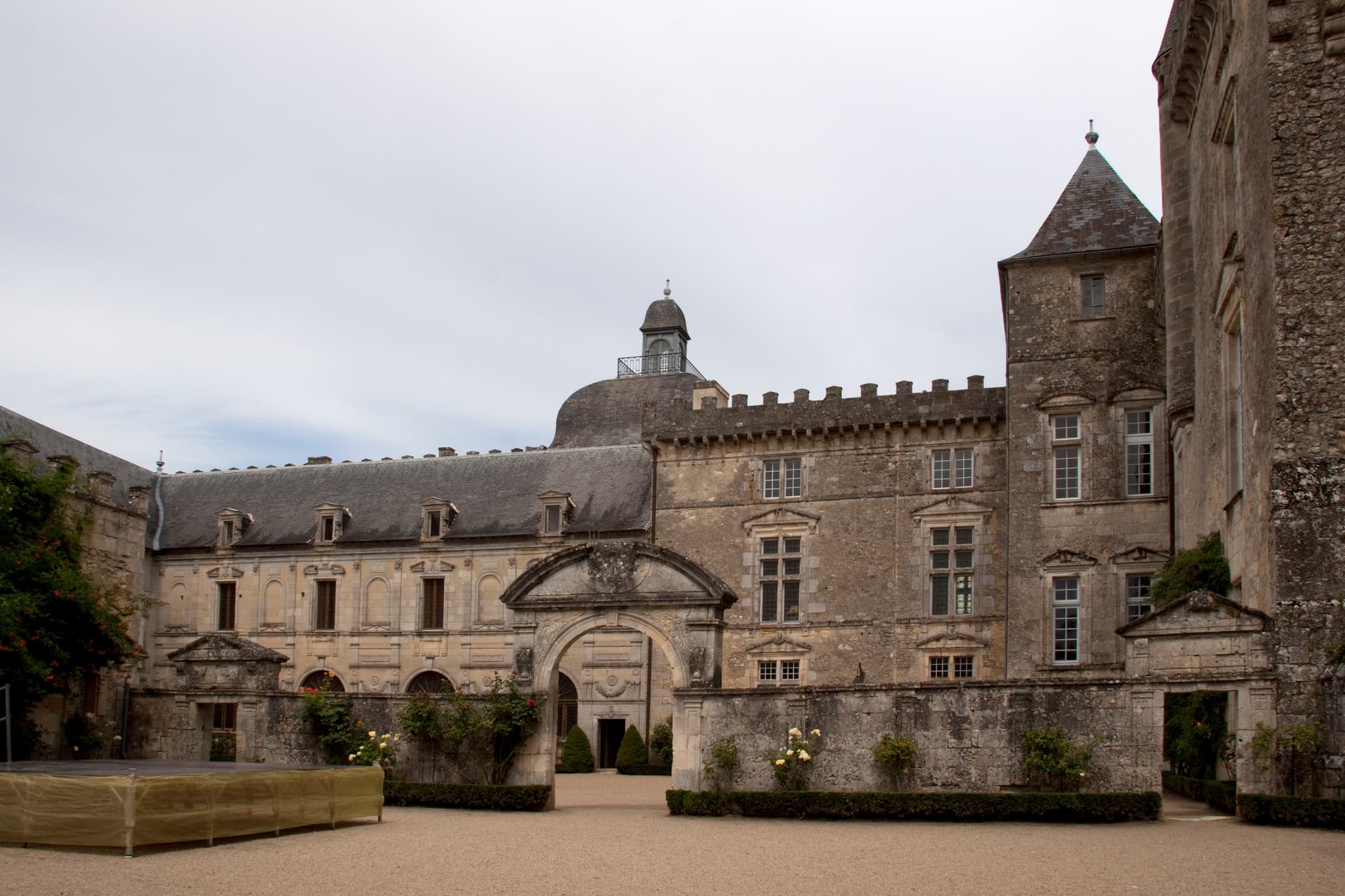 Château de Vayres — château à Vayres, Gironde, façade, classé mh