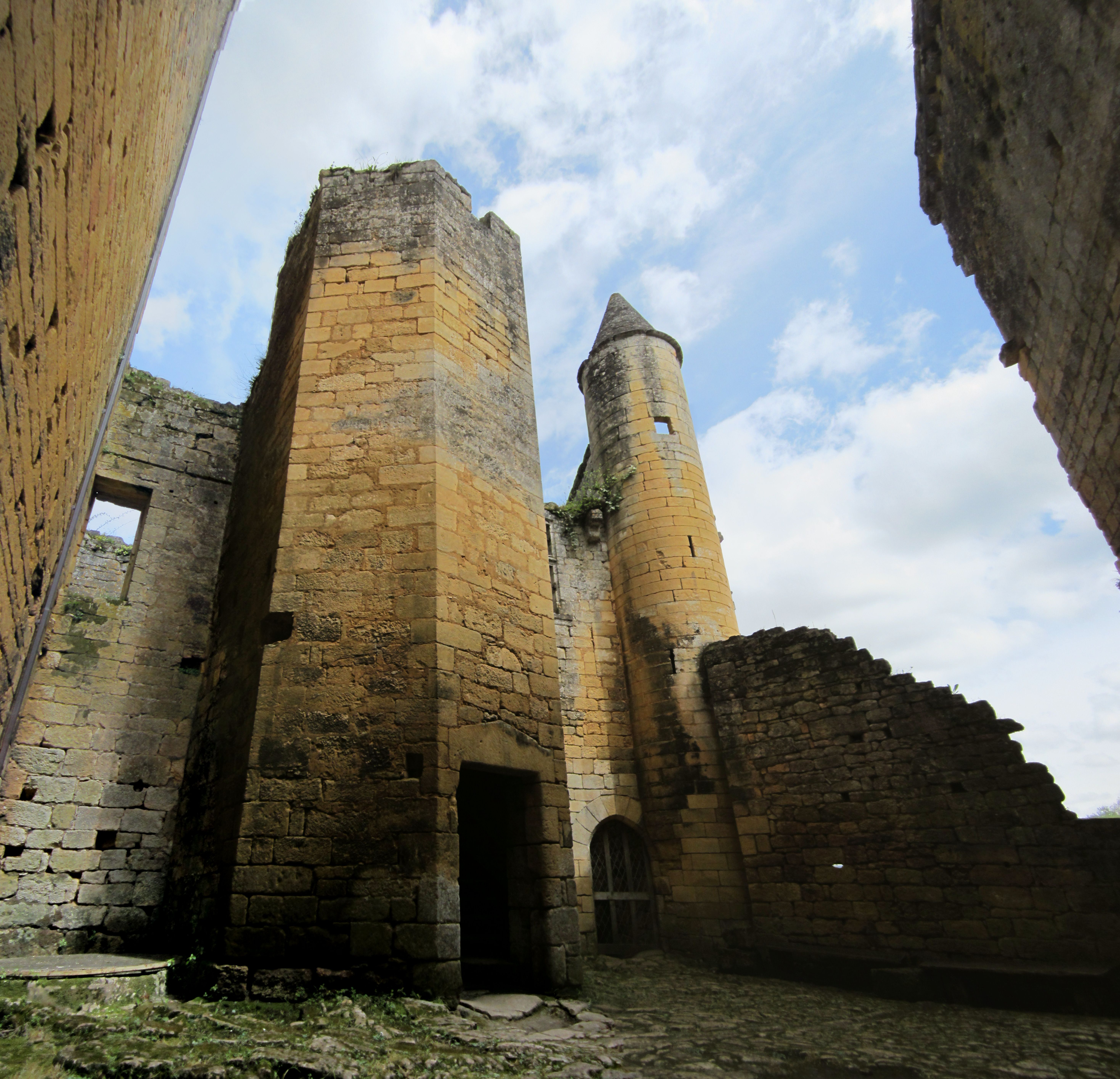 Château de Commarque — château à Les Eyzies, Dordogne, intérieur, classé mh