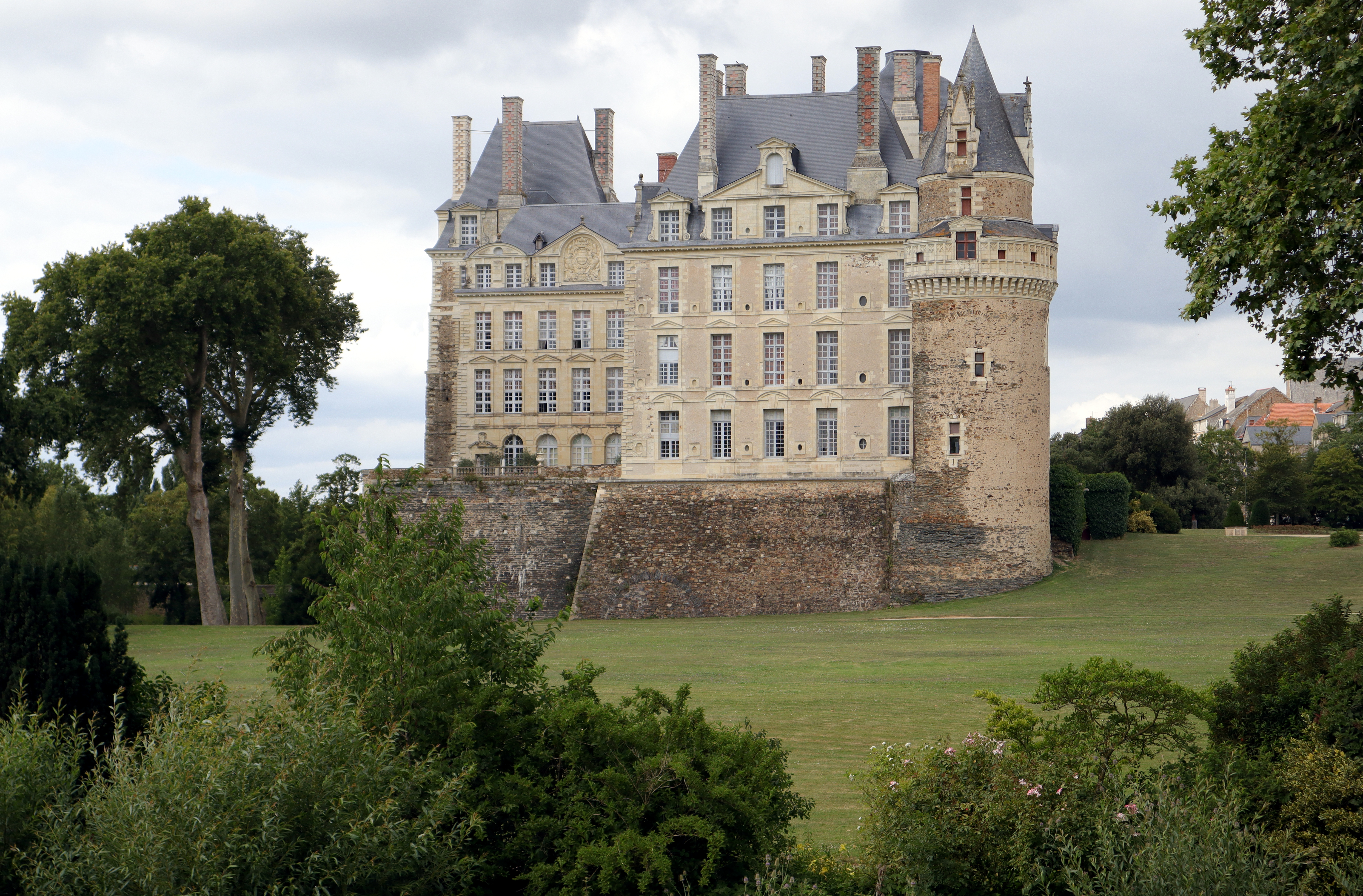 Château de Brissac — château à Brissac-Loire-Aubance, Maine-et-Loire, classé mh