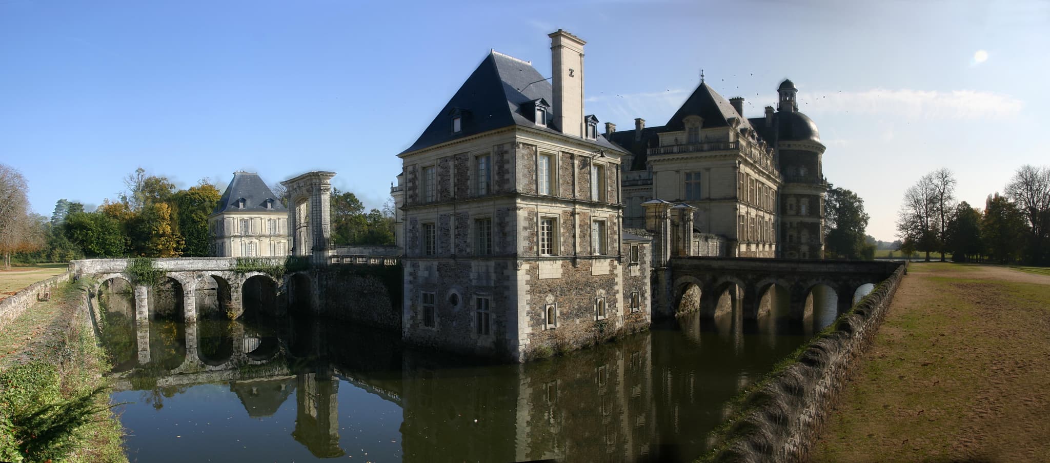 Château de Serrant — château à Saint-Georges-sur-Loire, Maine-et-Loire, façade, classé mh