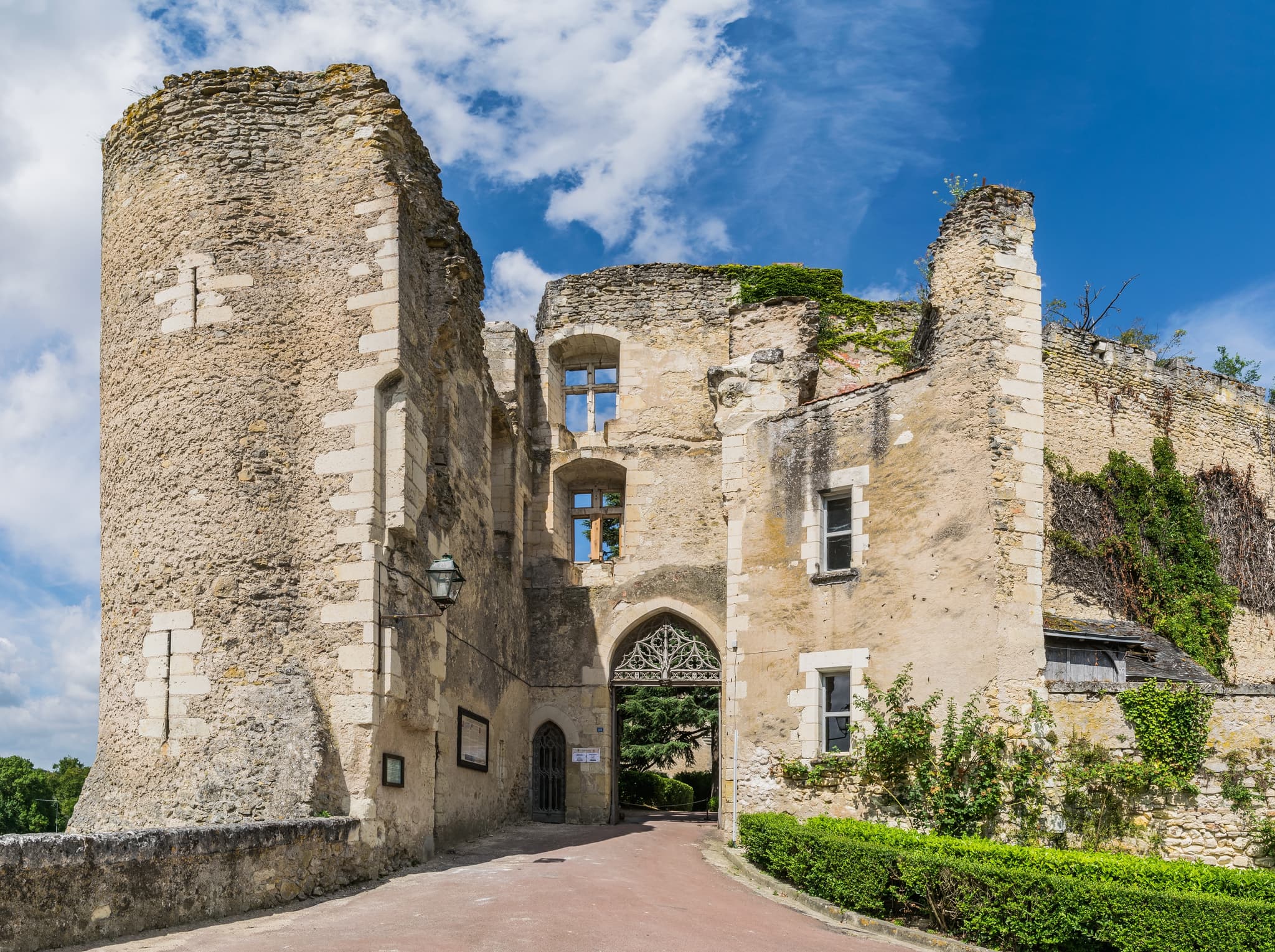 Château de Montrésor — château à Montrésor, Indre-et-Loire, classé mh