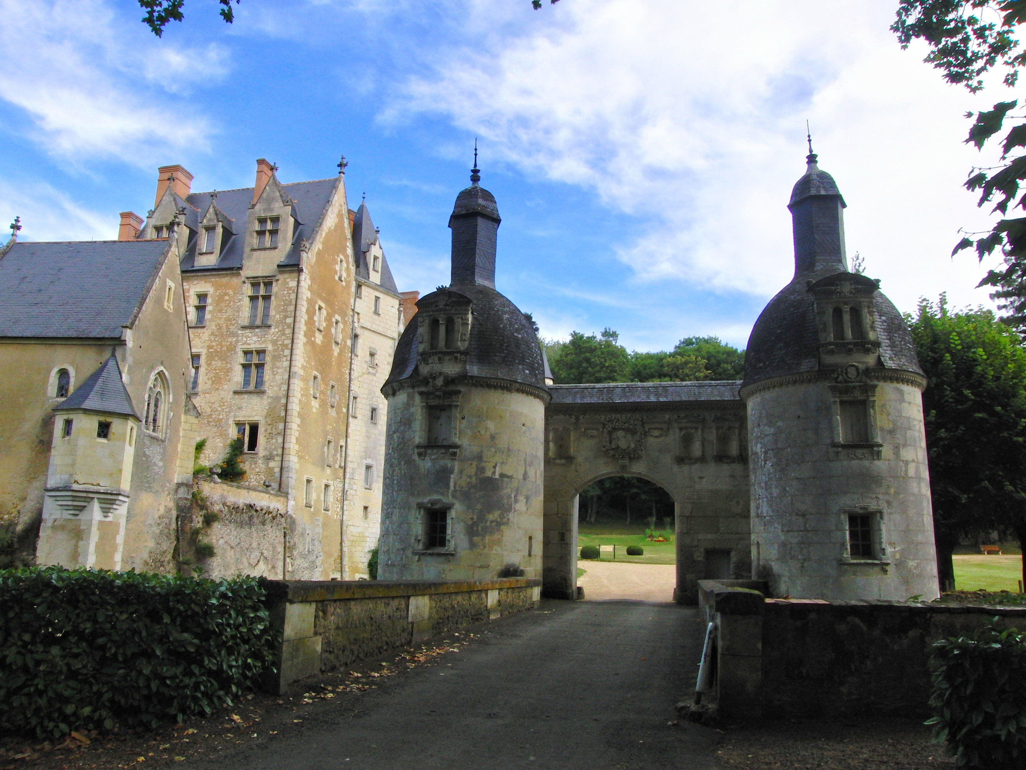 Château de Courtanvaux — château à Bessé-sur-Braye, Sarthe, vue de nuit, classé mh