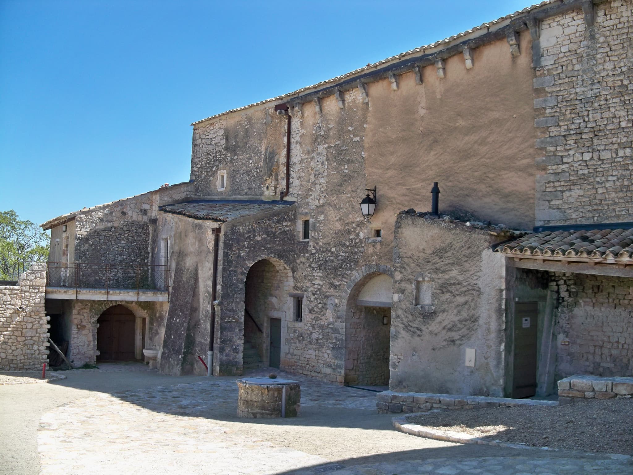 Château de Simiane-la-Rotonde — château à Simiane-la-Rotonde, Alpes-de-Haute-Provence, intérieur, classé mh