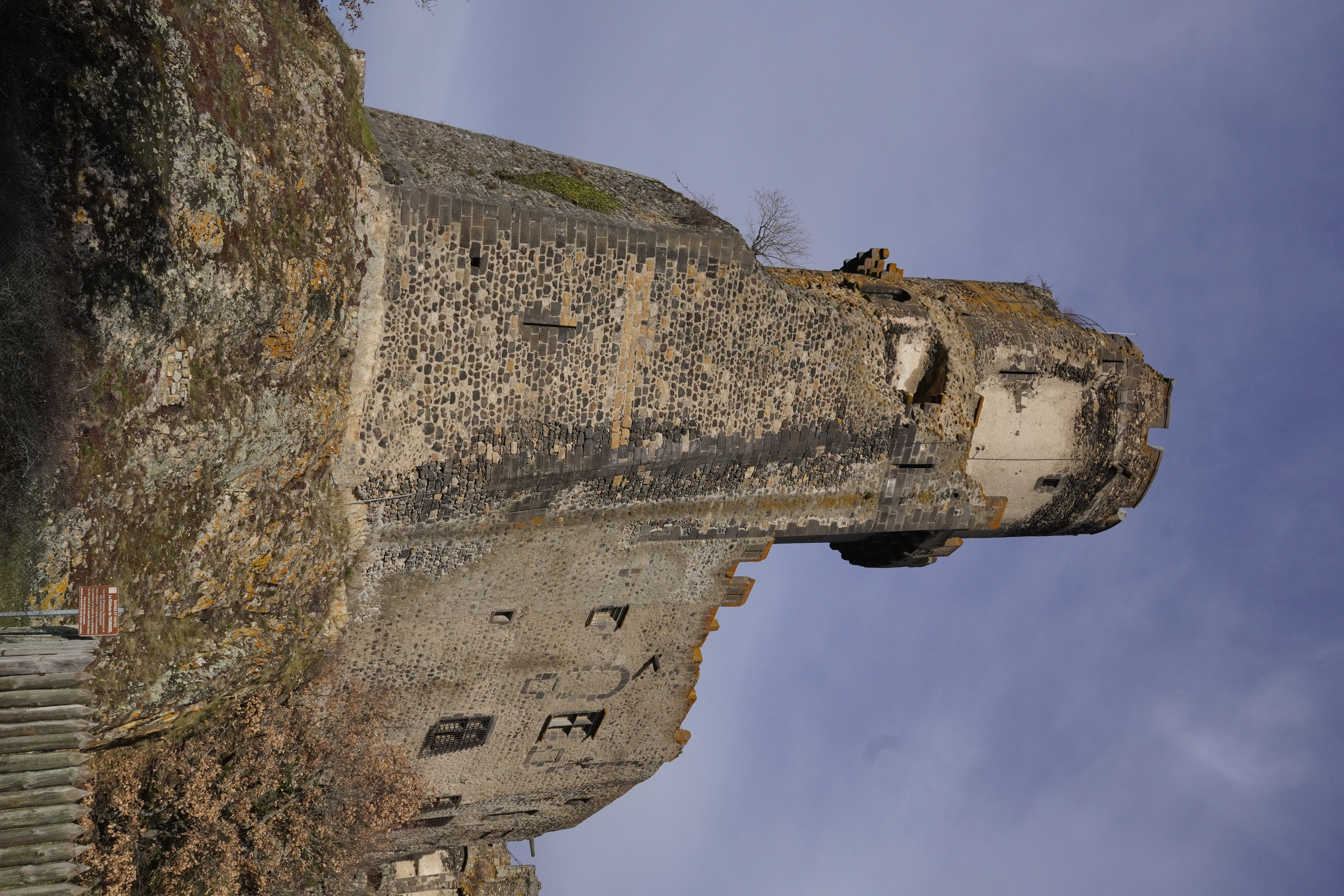 Château de Tournoel — château à Volvic, Puy-de-Dôme, façade, classé mh