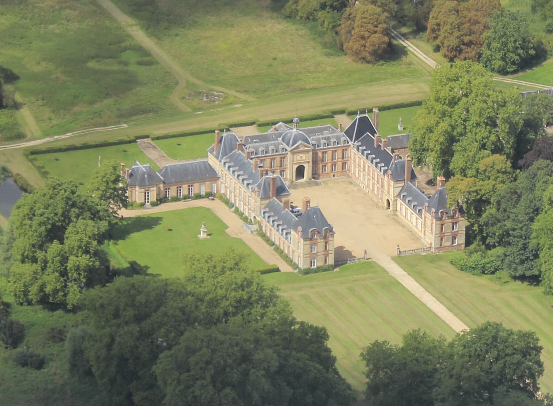 Château de Pontchartrain — château à Jouars-Pontchartrain, Yvelines, classé mh