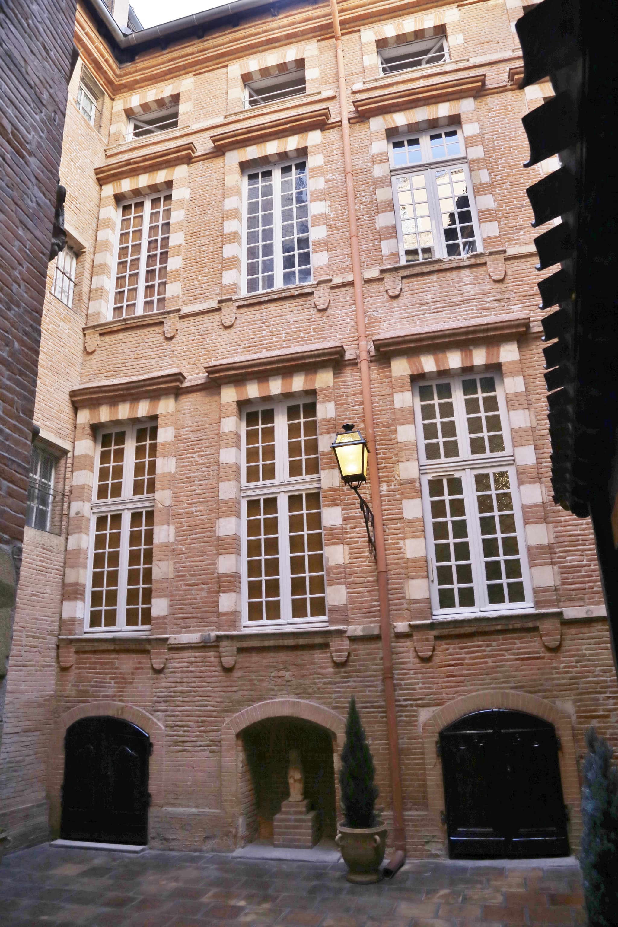 Hôtel de Bonnefoy (Toulouse) — architecture civile à Toulouse, Haute-Garonne, façade, classé mh