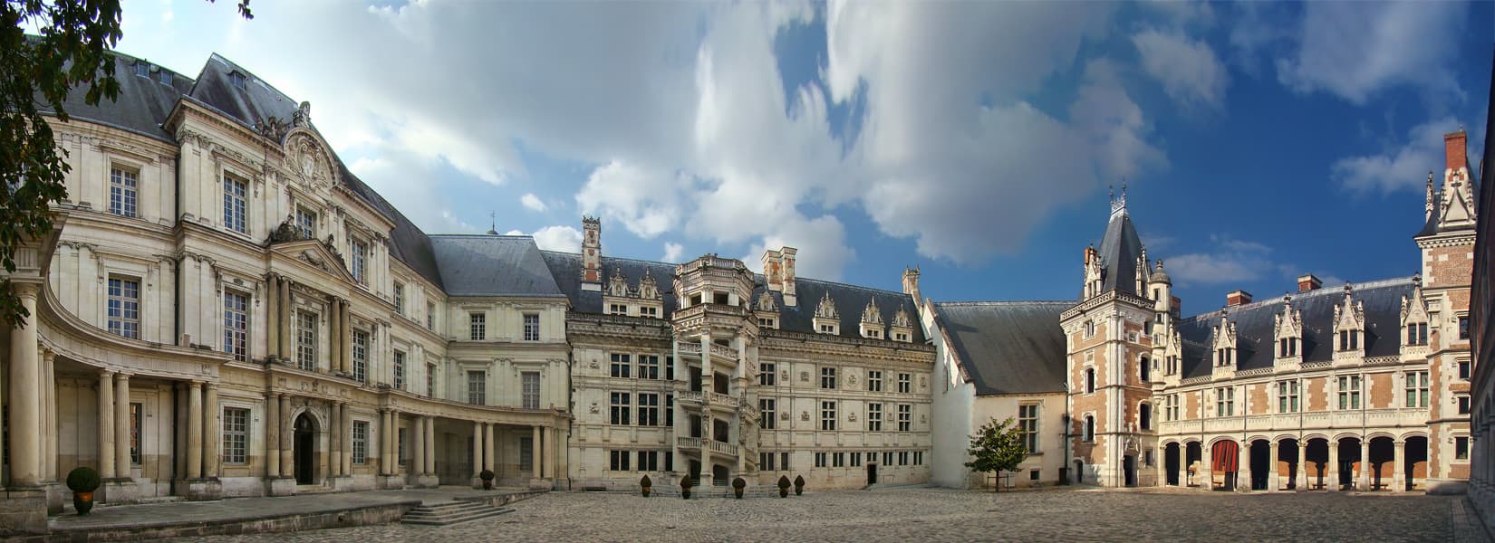 Château de Blois – aile Louis XII — château à Blois, Loir-et-Cher, façade, classé mh
